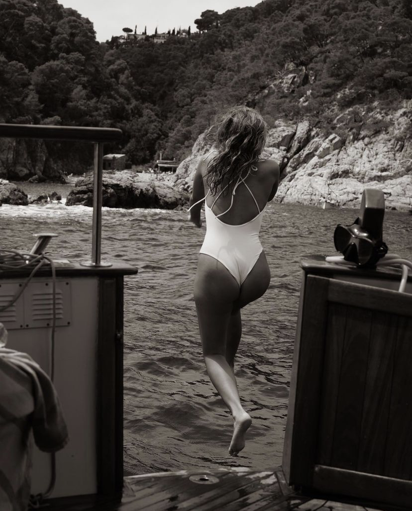 Neva Suit / White Ribbed